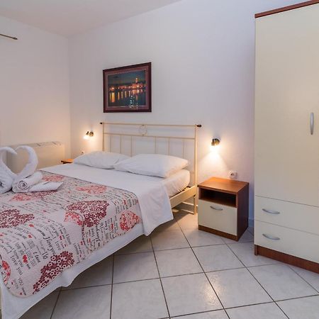 Apartments Irena Krk كرك الغرفة الصورة