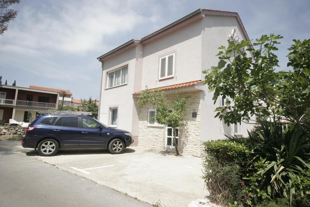 Apartments Irena Krk كرك المظهر الخارجي الصورة